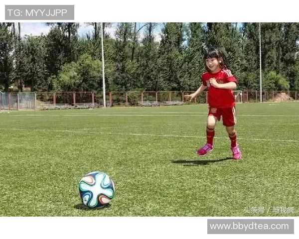 足球场上的13号传奇球星：从天赋到荣耀的蜕变之路