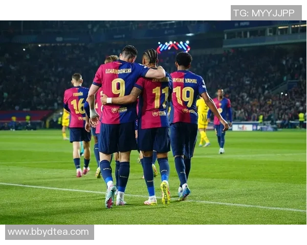 足球明星赛场遭激怒瞬间爆发引发全场热议成为焦点