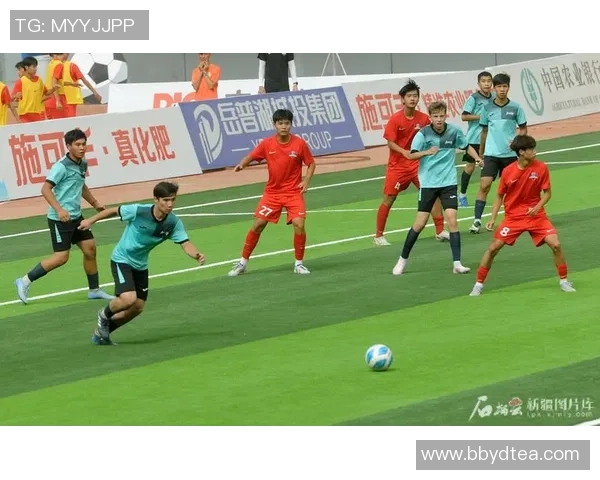 喀什六中足球队球星带领团队征战赛场展现青春风采