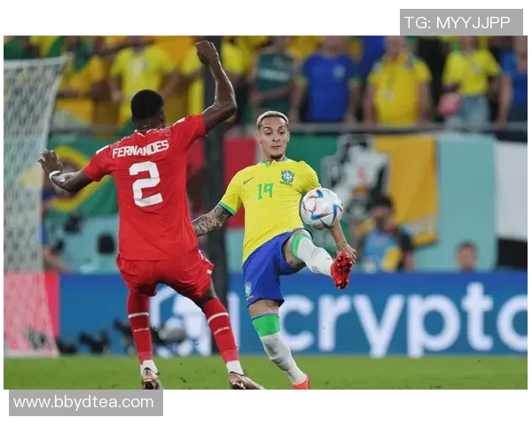 巴西足球球星安东尼巧妙护球技艺分析与突破对抗策略探讨