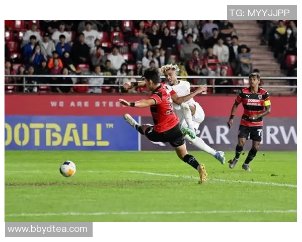 足球球星最爱的零食揭秘 揭开他们场外能量补充的秘密 足球球星最爱的零食揭秘 揭开他们场外能量补充的秘密